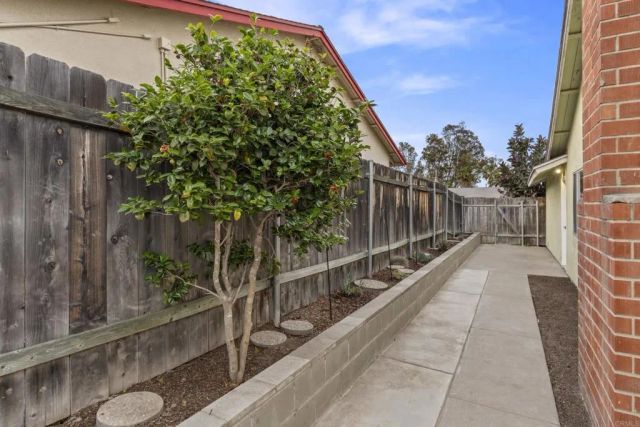 3133 Morningside Dr, Oceanside, CA 92056