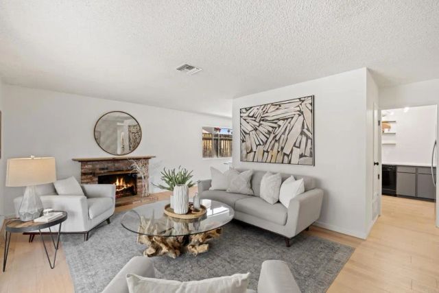 3133 Morningside Dr, Oceanside, CA 92056