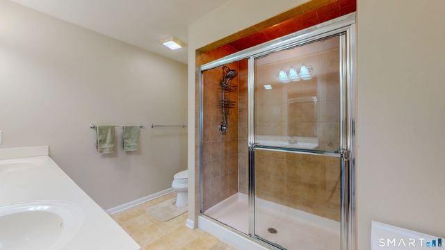 1 Lawrence Avenue 1, Danbury, CT 06810