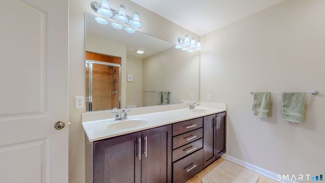 1 Lawrence Avenue 1, Danbury, CT 06810