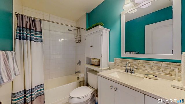 1 Lawrence Avenue 1, Danbury, CT 06810