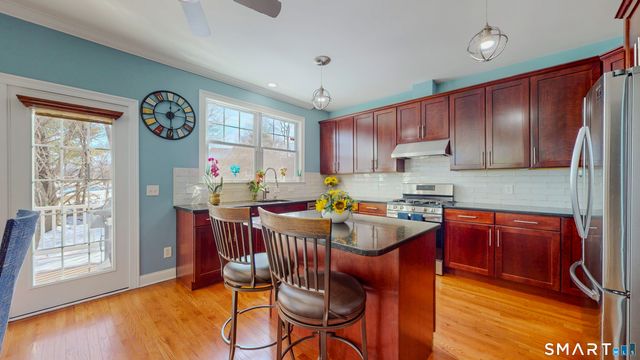 1 Lawrence Avenue 1, Danbury, CT 06810