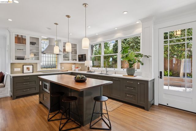 340 San Carlos Ave., Piedmont, CA 94611