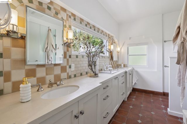 340 San Carlos Ave., Piedmont, CA 94611