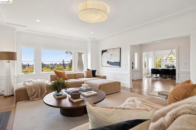 340 San Carlos Ave., Piedmont, CA 94611