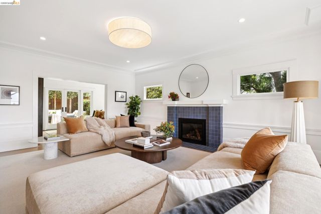 340 San Carlos Ave., Piedmont, CA 94611