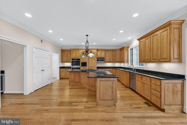 451 SENECA RD, Great Falls, VA 22066