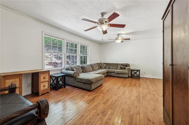 19 Roving Hills Circle, Cartersville, GA 30121