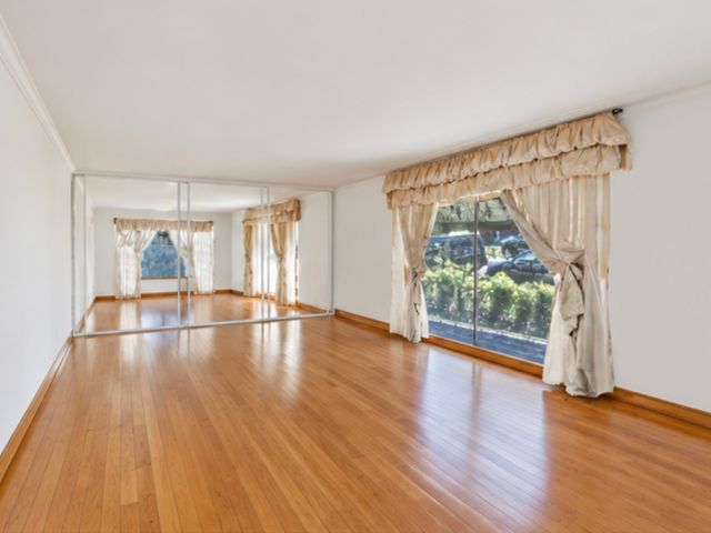 855 W 73rd Street, Chicago, IL 60621