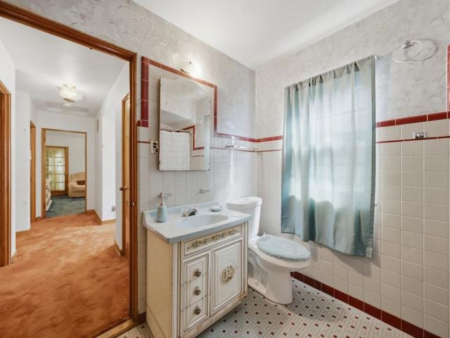 855 W 73rd Street, Chicago, IL 60621