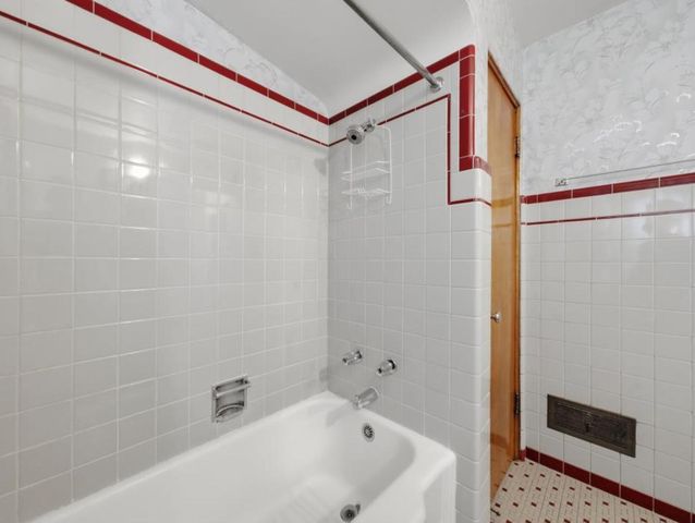 855 W 73rd Street, Chicago, IL 60621