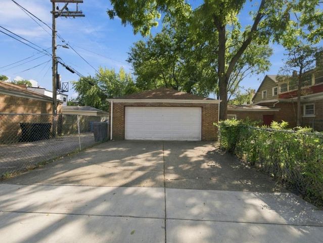 855 W 73rd Street, Chicago, IL 60621