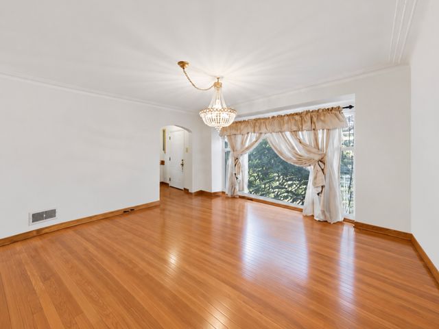 855 W 73rd Street, Chicago, IL 60621