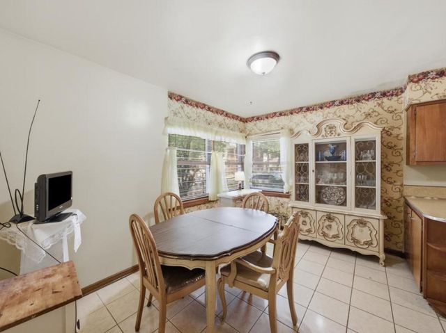 855 W 73rd Street, Chicago, IL 60621