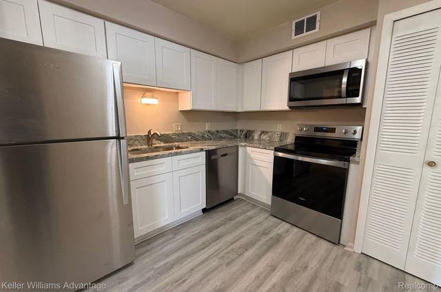 30709 Shiawassee Road 71, Farmington, MI 48336