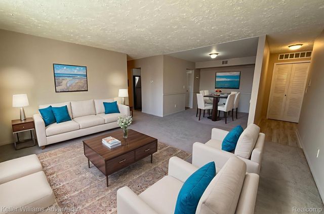 30709 Shiawassee Road 71, Farmington, MI 48336