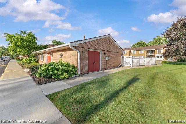 30709 Shiawassee Road 71, Farmington, MI 48336