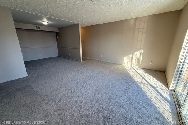 30709 Shiawassee Road 71, Farmington, MI 48336