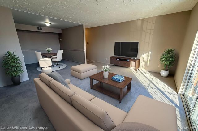 30709 Shiawassee Road 71, Farmington, MI 48336