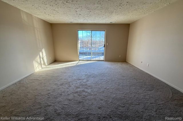 30709 Shiawassee Road 71, Farmington, MI 48336