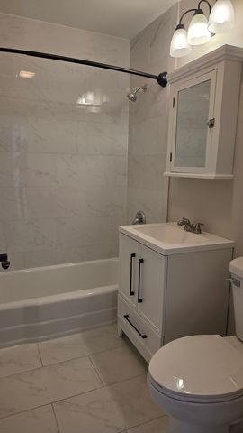 553 W Park Avenue D, Libertyville, IL 60048