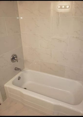 553 W Park Avenue D, Libertyville, IL 60048