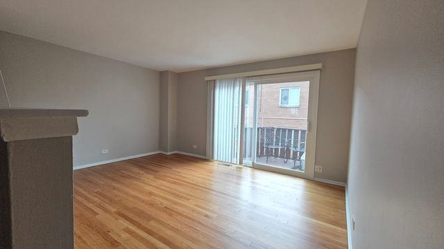 553 W Park Avenue D, Libertyville, IL 60048