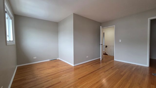 553 W Park Avenue D, Libertyville, IL 60048