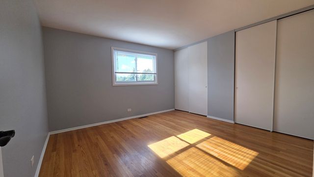 553 W Park Avenue D, Libertyville, IL 60048