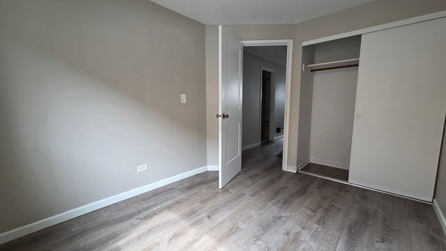 553 W Park Avenue D, Libertyville, IL 60048