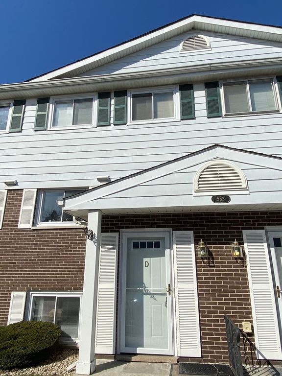 553 W Park Avenue D, Libertyville, IL 60048