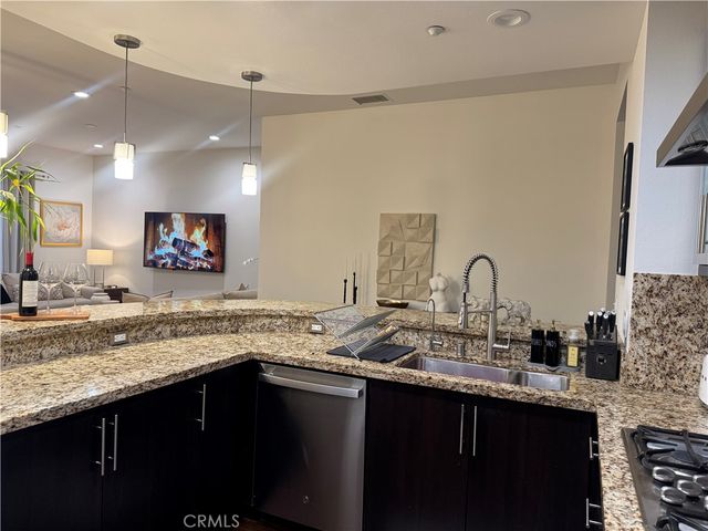 21 Gramercy 218, Irvine, CA 92612