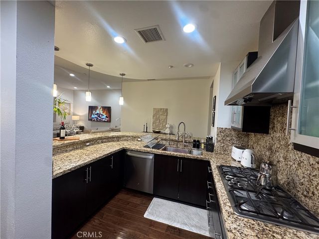 21 Gramercy 218, Irvine, CA 92612