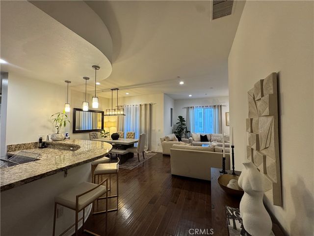 21 Gramercy 218, Irvine, CA 92612