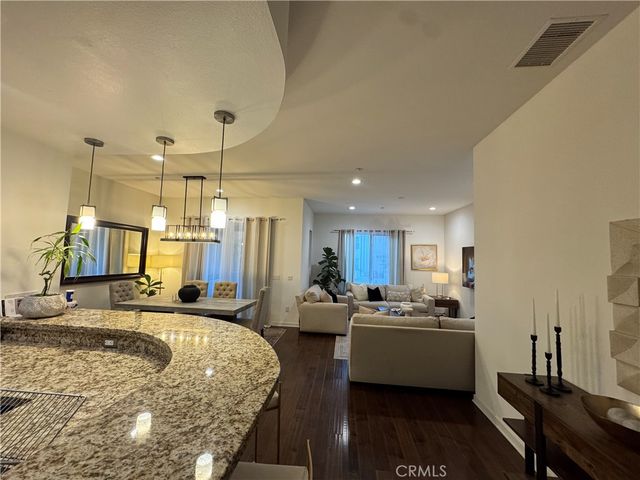 21 Gramercy 218, Irvine, CA 92612