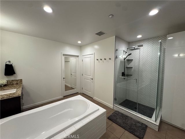 21 Gramercy 218, Irvine, CA 92612