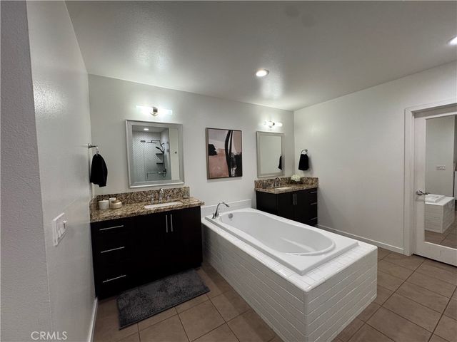 21 Gramercy 218, Irvine, CA 92612