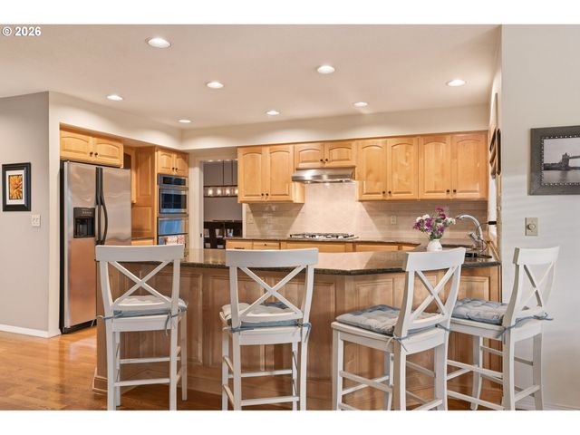 14735 Sw PEACHTREE Dr, Portland, OR 97224