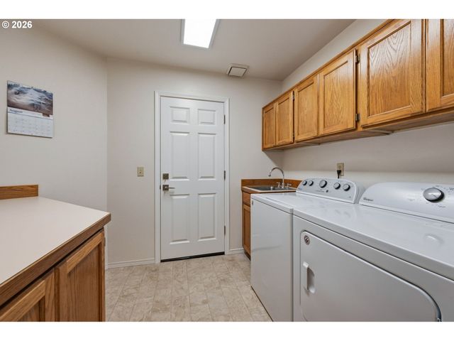 14735 Sw PEACHTREE Dr, Portland, OR 97224
