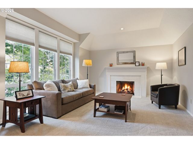 14735 Sw PEACHTREE Dr, Portland, OR 97224
