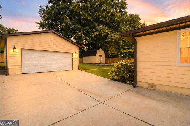 989 Oakview Drive SE, Smyrna, GA 30080