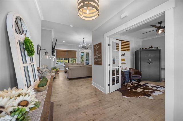 107 Meeting House Lane, Advance, NC 27006