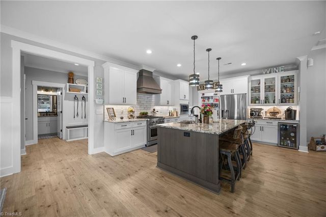 107 Meeting House Lane, Advance, NC 27006
