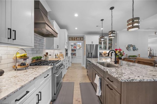 107 Meeting House Lane, Advance, NC 27006
