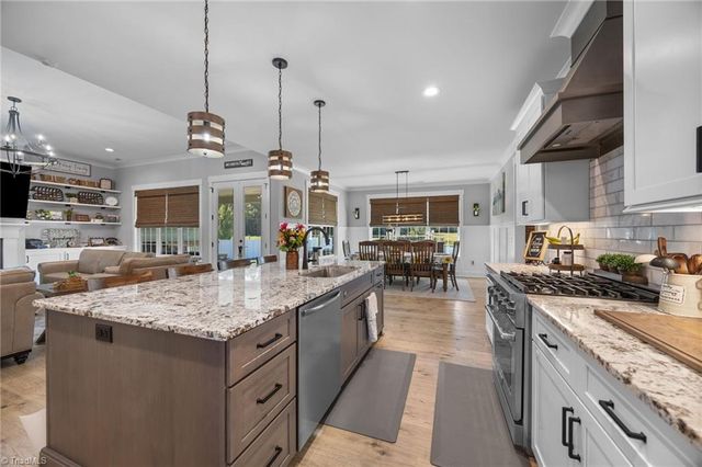 107 Meeting House Lane, Advance, NC 27006