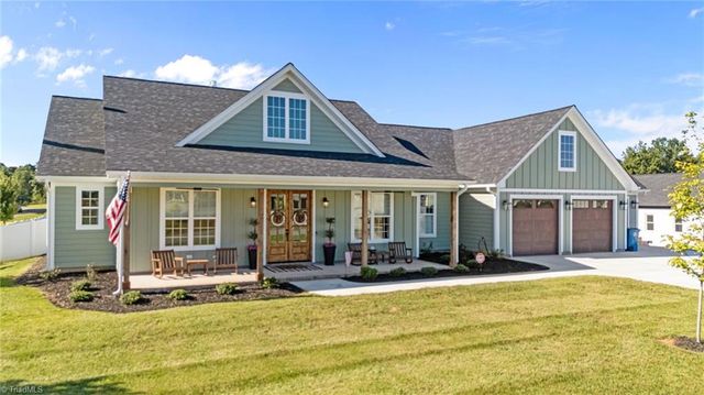 107 Meeting House Lane, Advance, NC 27006