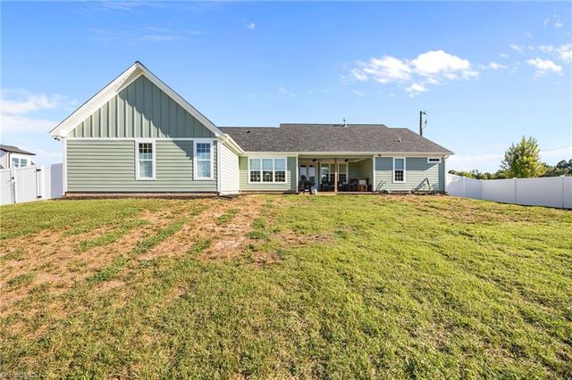 107 Meeting House Lane, Advance, NC 27006