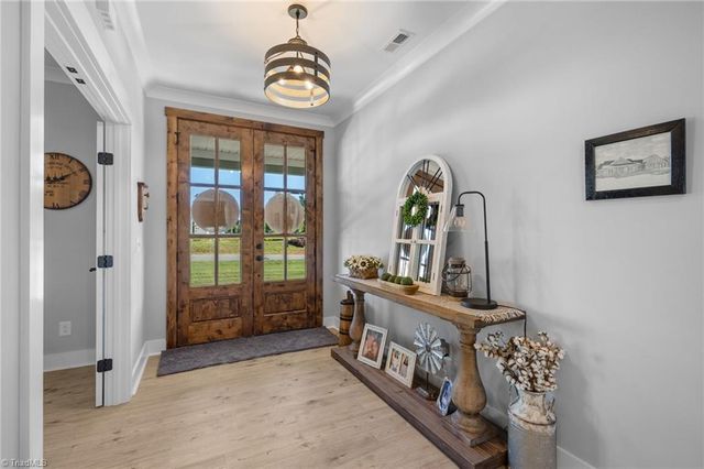 107 Meeting House Lane, Advance, NC 27006