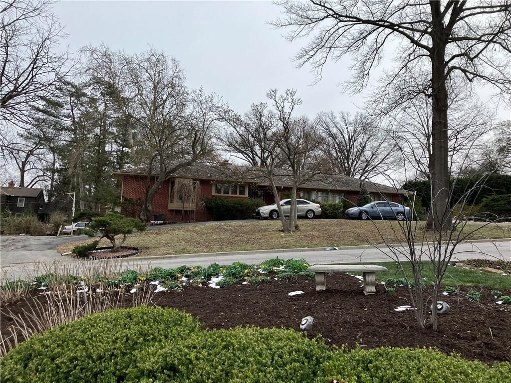 5611 Cherokee Circle, Fairway, KS 66205