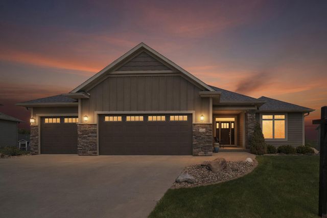 1476 Century Corner Lane NE, Rochester, MN 55906